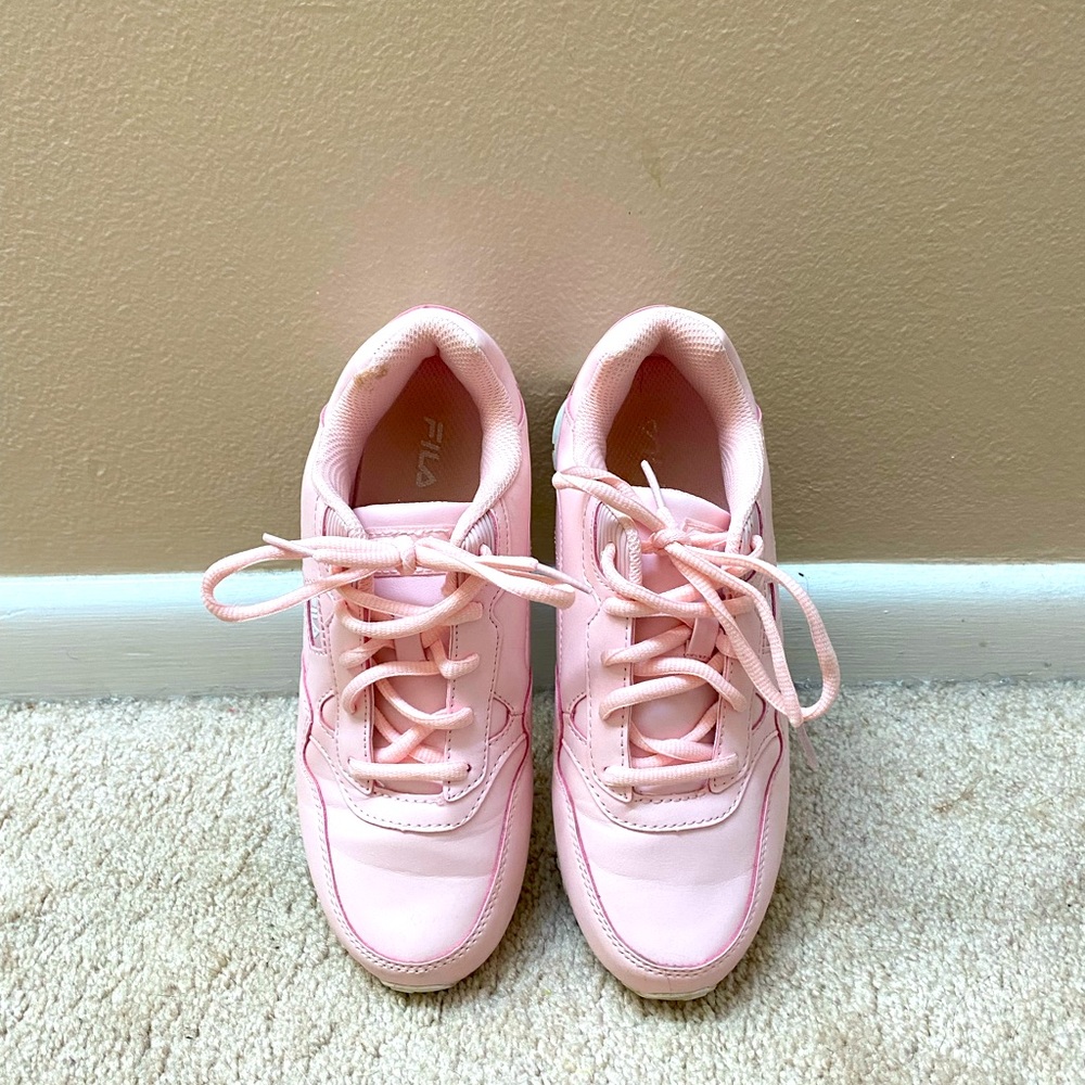 Pink Fila tennis shoes size 5